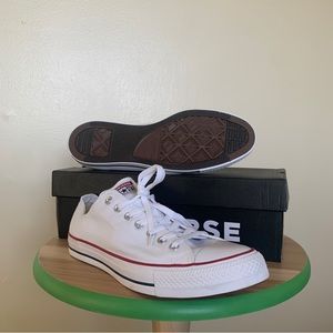 White All Star Converse - Low Top Converse Unisex Mens 11 and Womens 13